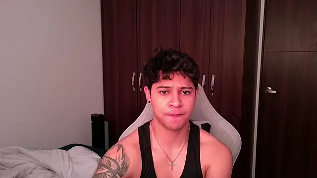 Snapshot of domsantiago_ chatting on October 2025 02:53:02 PM domsantiago online show from October 2025 02:53:02 PM