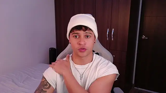 Snapshot of domsantiago_ chatting on September 2025 04:28:01 AM domsantiago online show from September 2025 04:28:01 AM