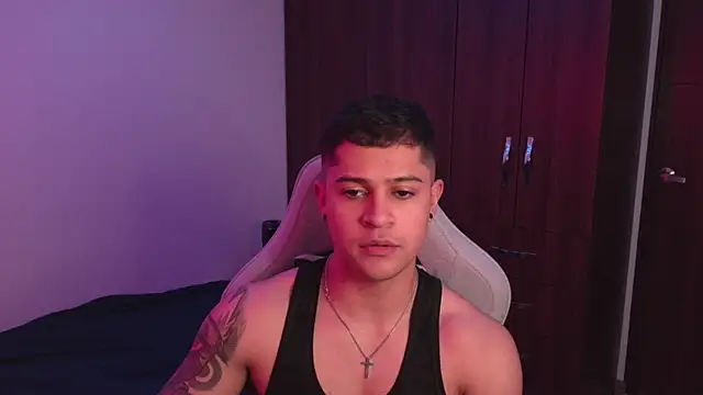 Snapshot of domsantiago_ chatting on October 2025 01:37:02 AM domsantiago online show from October 2025 01:37:02 AM