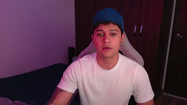 Snapshot of domsantiago_ chatting on October 2025 02:24:02 AM domsantiago online show from October 2025 02:24:02 AM