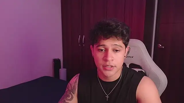 Snapshot of domsantiago_ chatting on October 2025 12:06:01 AM domsantiago online show from October 2025 12:06:01 AM