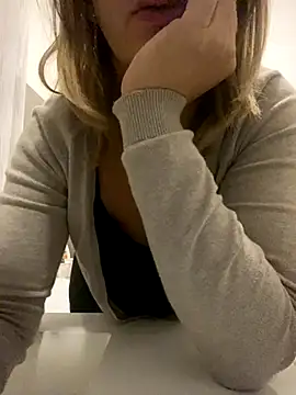 Snapshot of Veryvery30 chatting on November 2025 03:59:02 PM Veryvery30 online show from November 2025 03:59:02 PM