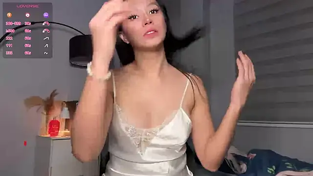 Demi Maddison online show from November 2025 03:01:02 PM