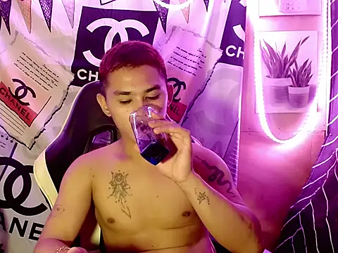 Snapshot of asianhardcock25 chatting on October 2025 03:02:02 PM asianhardcock25 online show from October 2025 03:02:02 PM