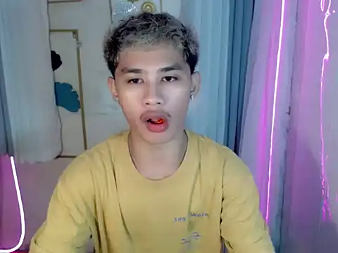 Snapshot of asianhardcock25 chatting on May 2026 04:06:01 AM asianhardcock25 online show from May 2026 04:06:01 AM