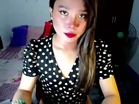 Snapshot of Urassiansweetcummer chatting on October 2025 01:39:02 AM Urassiansweetcummer online show from October 2025 01:39:02 AM