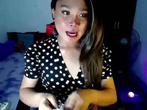 Urassiansweetcummer online show from April 2026 04:45:01 PM