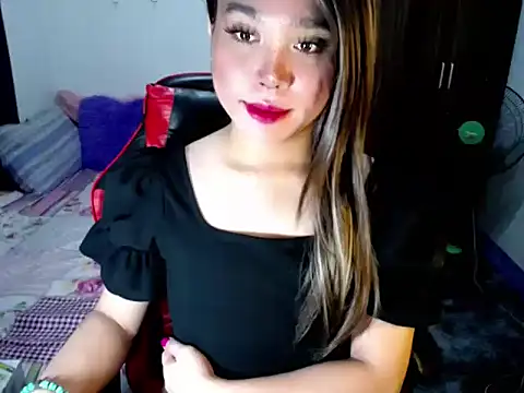 Urassiansweetcummer online show from October 2025 02:18:02 PM