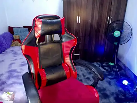 Urassiansweetcummer online show from April 2026 04:25:01 AM