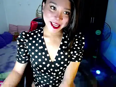 Snapshot of Urassiansweetcummer chatting on June 2026 01:49:02 AM Urassiansweetcummer online show from June 2026 01:49:02 AM