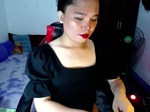 Snapshot of Urassiansweetcummer chatting on May 2026 12:11:01 PM Urassiansweetcummer online show from May 2026 12:11:01 PM