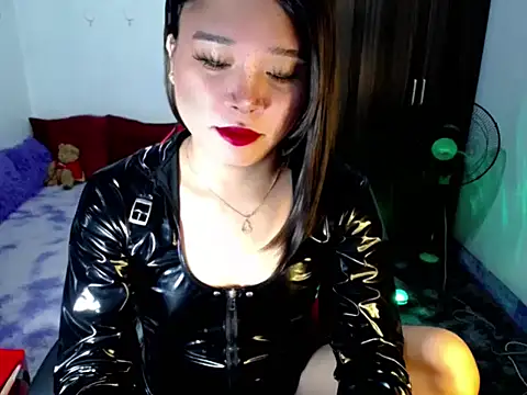 Snapshot of Urassiansweetcummer chatting on June 2026 02:11:02 AM Urassiansweetcummer online show from June 2026 02:11:02 AM