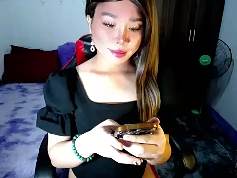 Snapshot of Urassiansweetcummer chatting on November 2025 02:50:01 PM Urassiansweetcummer online show from November 2025 02:50:01 PM