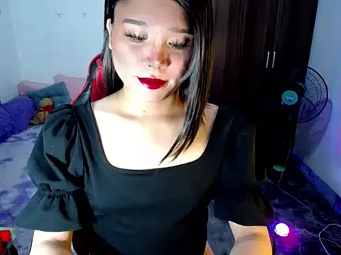 Snapshot of Urassiansweetcummer chatting on May 2026 12:14:01 PM Urassiansweetcummer online show from May 2026 12:14:01 PM