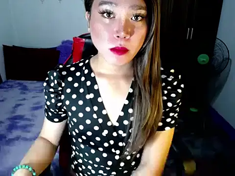 Snapshot of Urassiansweetcummer chatting on November 2025 01:10:02 AM Urassiansweetcummer online show from November 2025 01:10:02 AM