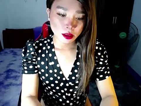 Snapshot of Urassiansweetcummer chatting on November 2025 01:59:02 AM Urassiansweetcummer online show from November 2025 01:59:02 AM