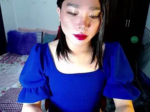 Urassiansweetcummer online show from September 2025 12:21:01 AM