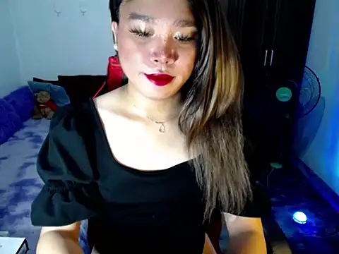 Urassiansweetcummer online show from April 2026 02:25:02 AM