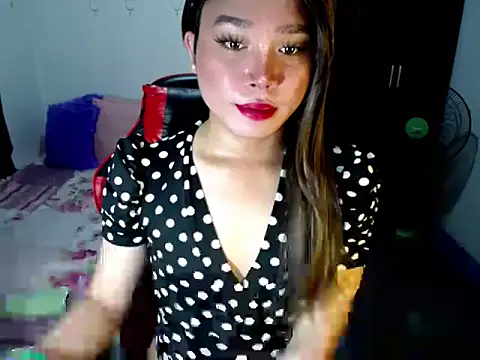 Urassiansweetcummer online show from October 2025 02:35:01 AM