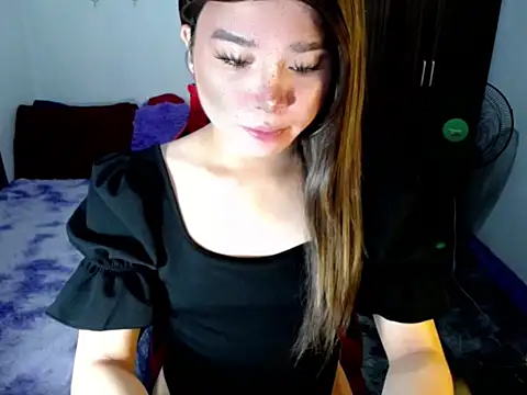 Snapshot of Urassiansweetcummer chatting on November 2025 02:15:02 AM Urassiansweetcummer online show from November 2025 02:15:02 AM