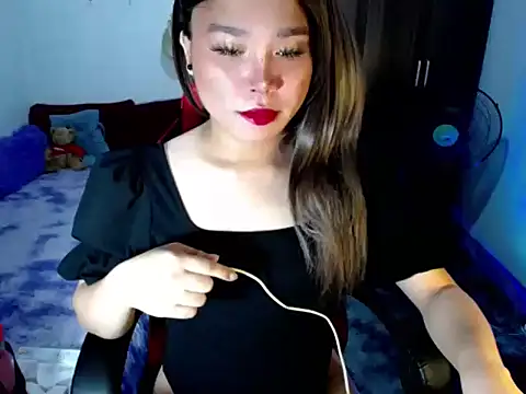 Urassiansweetcummer online show from March 2026 02:47:02 AM