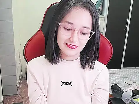 Shulee21 online show from November 2025 01:53:01 AM