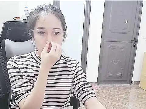 Shulee21 online show from October 2025 02:43:01 AM