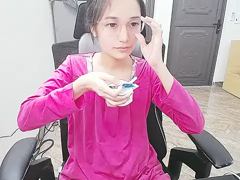 Shulee21 online show from October 2025 04:44:02 AM