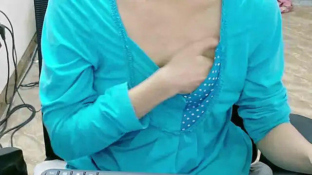 Shulee21 online show from October 2025 02:52:02 AM