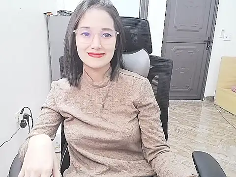 Shulee21 online show from November 2025 03:34:02 AM