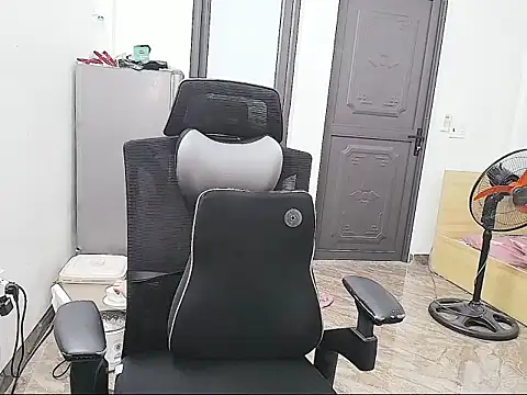 Shulee21 online show from November 2025 02:33:01 AM