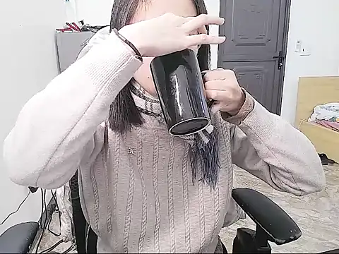 Shulee21 online show from November 2025 02:32:02 AM