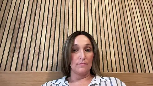 Snapshot of ElegantLilyXX chatting on December 2025 01:05:02 PM ElegantLilyXX online show from December 2025 01:05:02 PM