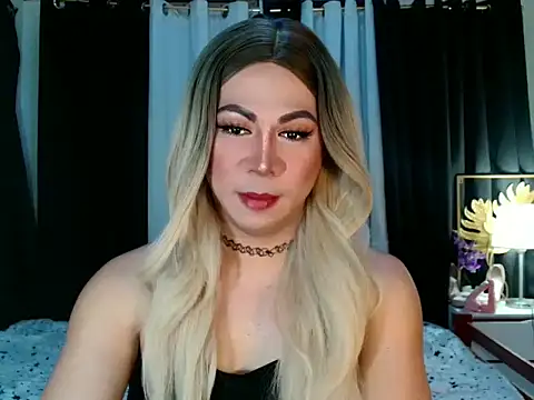 Snapshot of _Carmilla chatting on September 2025 11:37:01 AM  Carmilla online show from September 2025 11:37:01 AM