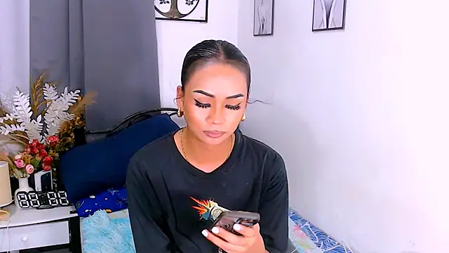 Zialustts online show from December 2025 08:04:02 PM