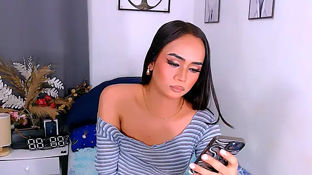 Snapshot of Zialustts chatting on December 2025 06:12:01 PM Zialustts online show from December 2025 06:12:01 PM