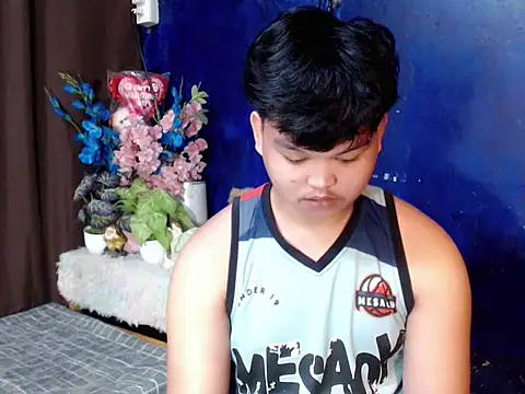 Reynelcock online show from March 2026 06:09:02 PM