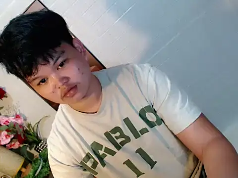 Snapshot of Reynelcock chatting on June 2026 05:34:01 AM Reynelcock online show from June 2026 05:34:01 AM