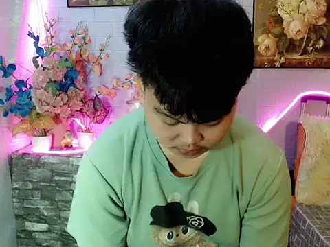 Snapshot of Reynelcock chatting on May 2026 04:23:03 PM Reynelcock online show from May 2026 04:23:03 PM