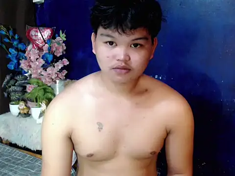 Reynelcock online show from March 2026 06:13:02 PM