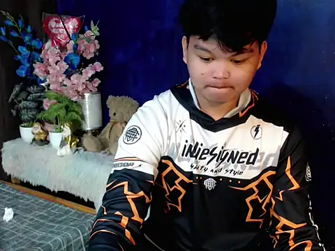 Reynelcock online show from March 2026 04:11:01 PM