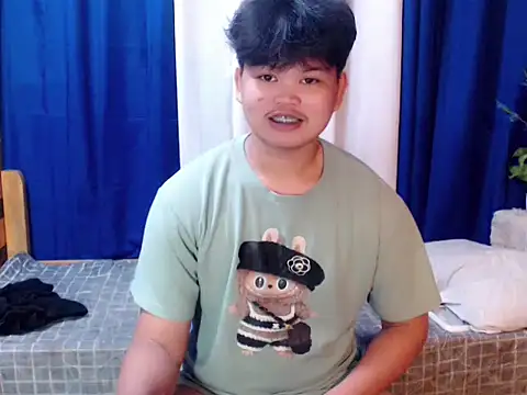 Reynelcock online show from February 2026 06:15:02 PM