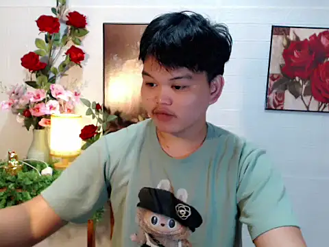 Snapshot of Reynelcock chatting on May 2026 04:26:02 AM Reynelcock online show from May 2026 04:26:02 AM