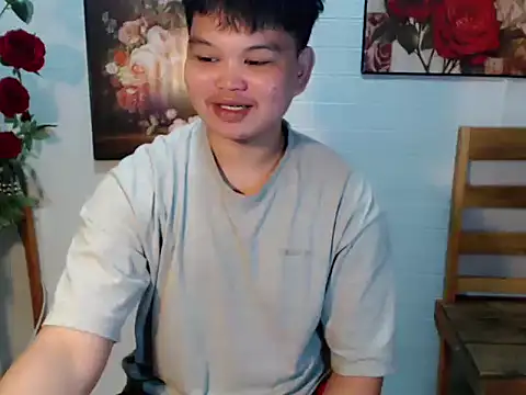 Snapshot of Reynelcock chatting on June 2026 07:12:02 PM Reynelcock online show from June 2026 07:12:02 PM