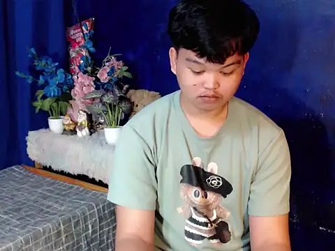 Reynelcock online show from February 2026 05:02:01 PM