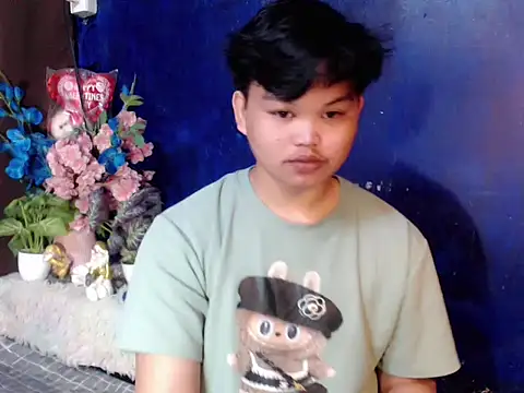 Reynelcock online show from April 2026 04:47:01 AM