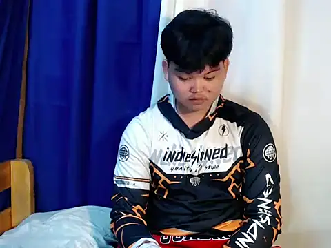 Reynelcock online show from November 2025 04:17:01 AM