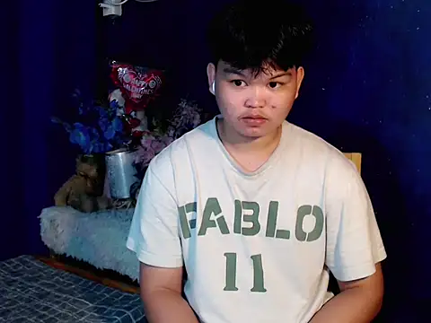 Reynelcock online show from November 2025 04:00:02 PM