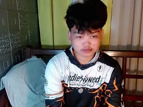 Reynelcock online show from November 2025 10:15:01 PM