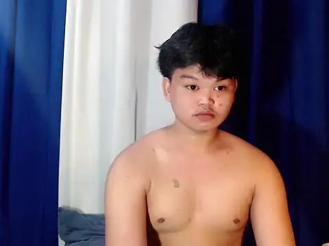 Reynelcock online show from November 2025 06:01:01 PM